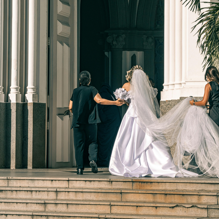 Four Reasons to Choose a Luxury Limo for Your Wedding Day in Raleigh1.png