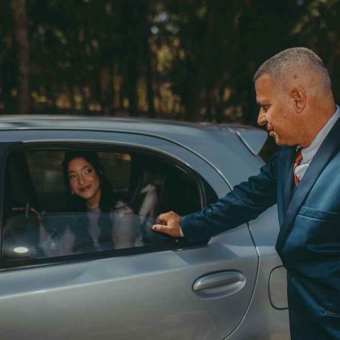Driver opening the door 