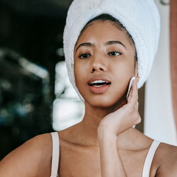 woman applying moisturizer