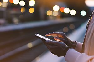 Dark Mode Debate Necessity or Trend in Modern Web Design-Thumb.jpg