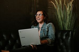 How to Design a Small Business Website That Reflects Your Brand Identity-Thumb.jpg