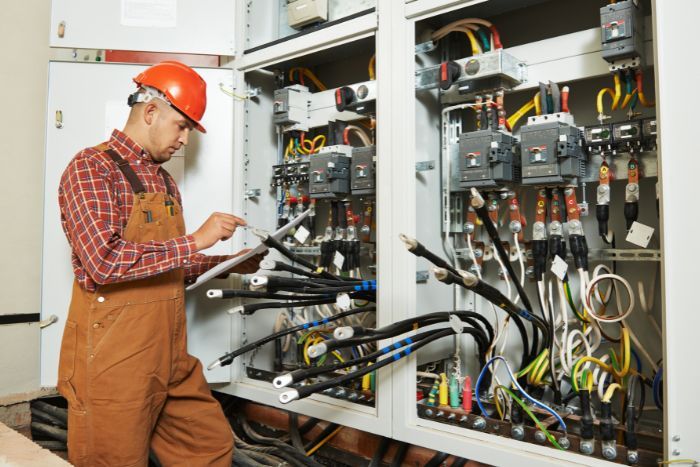 COMPREHENSIVE COMMERCIAL ELECTRICAL SERVICES.jpg