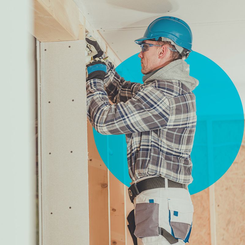 electrician trimming wires