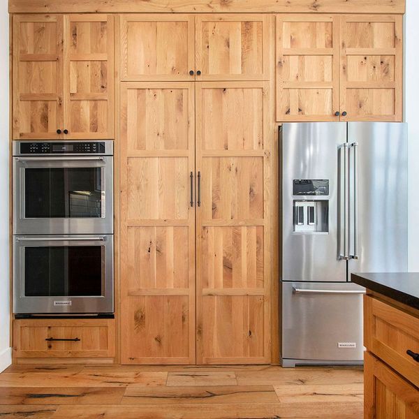 tall kitchen cabinets that reach the ceiling