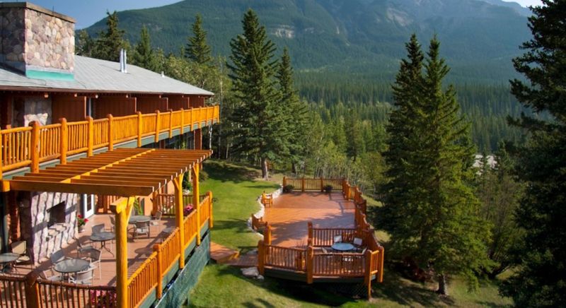 Why Stone Peak Restaurant%E2%80%99s Breakfast is a Hit with Families Visiting Jasper HEADER.jpg