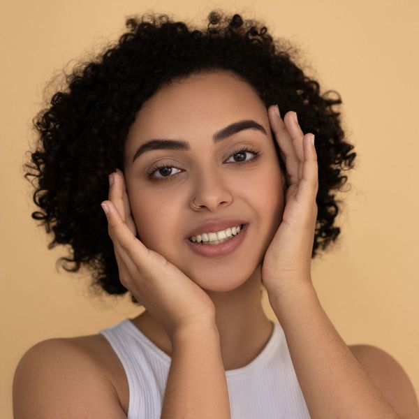 The Art of Eyebrow Threading_ Achieving the Perfect Shape2.jpg