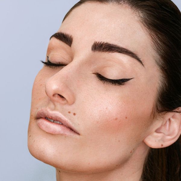 woman with beautiful eyebrows