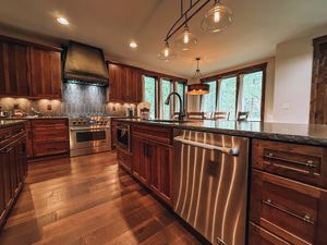 Kitchen island 2.jpg