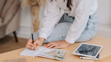 woman budgeting