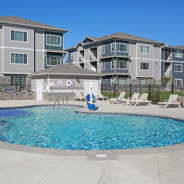 swimming pool swimming pool