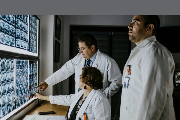 doctors looking at brain scan