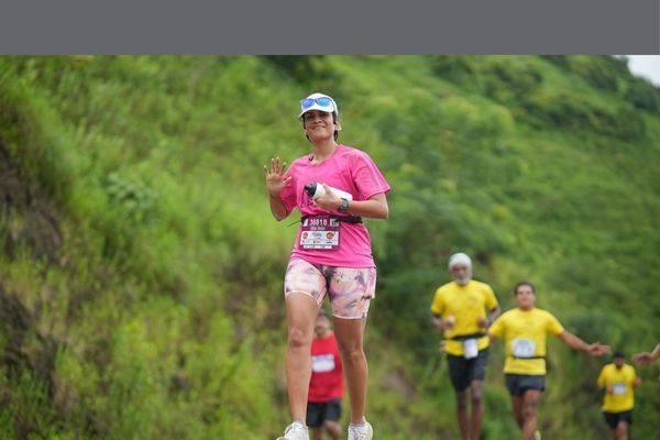 woman running a marathon