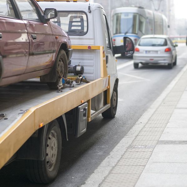 tow truck in traffic 