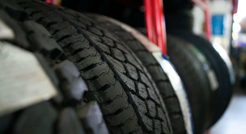 Exploring the Benefits of Using Mobile Tire Services vs. Traditional Tire Shops.jpg