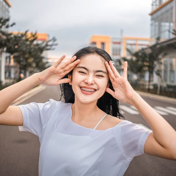 girl smiling with braces 