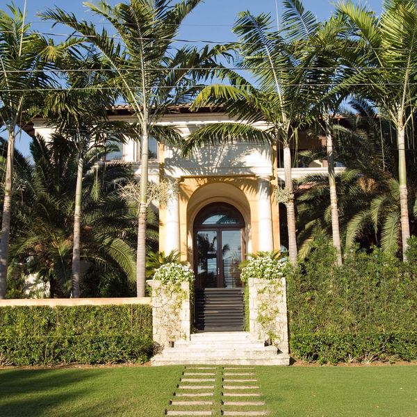 Streetview of a luxury Miami rental property