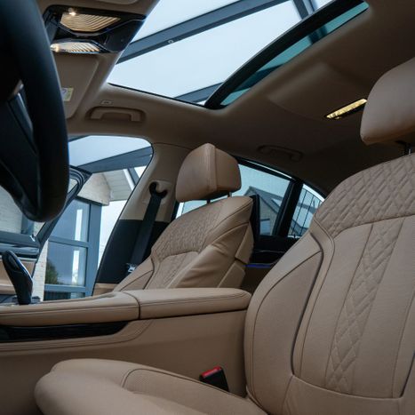 RELAX WITH INCREASED CAR INTERIOR PRIVACY.jpg