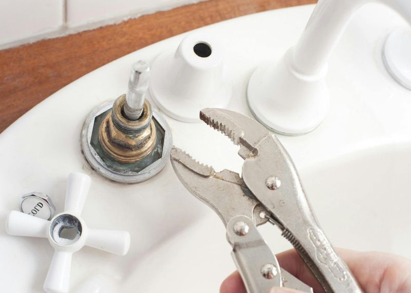 Fixing a leaking sink faucet