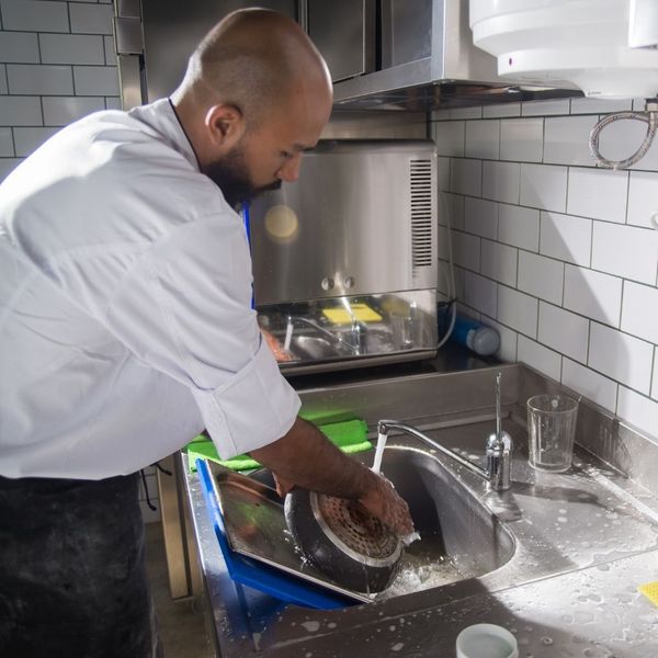 restaurant dishwasher