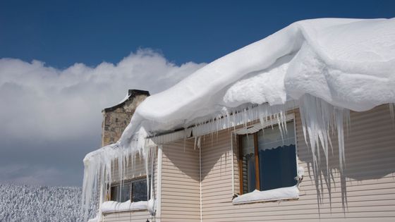 Home with dangerous ice dams on its roof