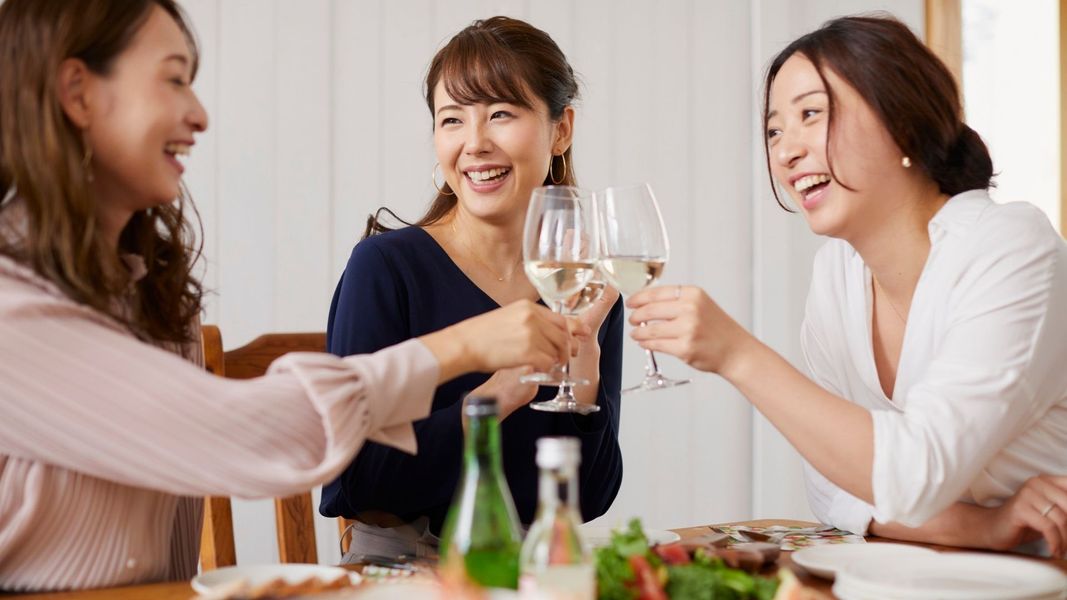 women having dinner