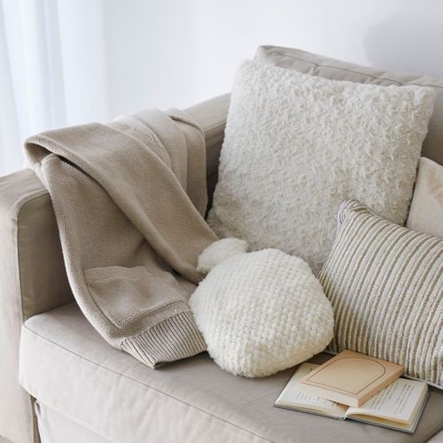 Monochromatic color scheme in a bright apartment Monochromatic color scheme in a bright apartment