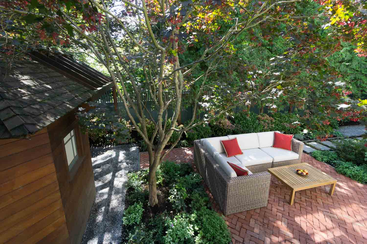 ANDLC-Stovall peastone and brick patio.jpg