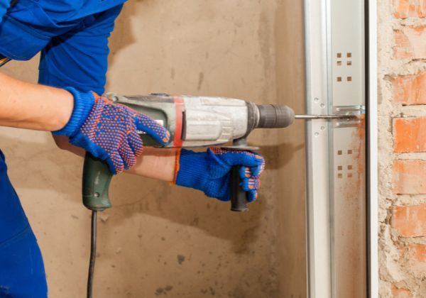 garage door contractor installing door