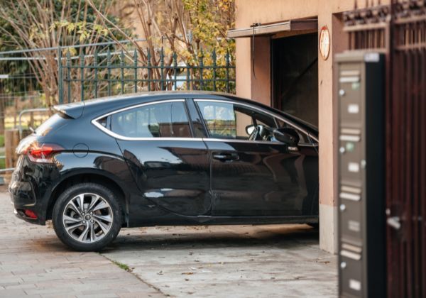 a car entering a garage Rockford (4).jpg