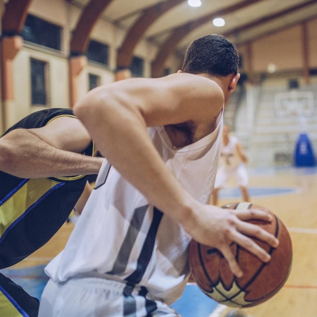 College basketball recruit under pressure from defender