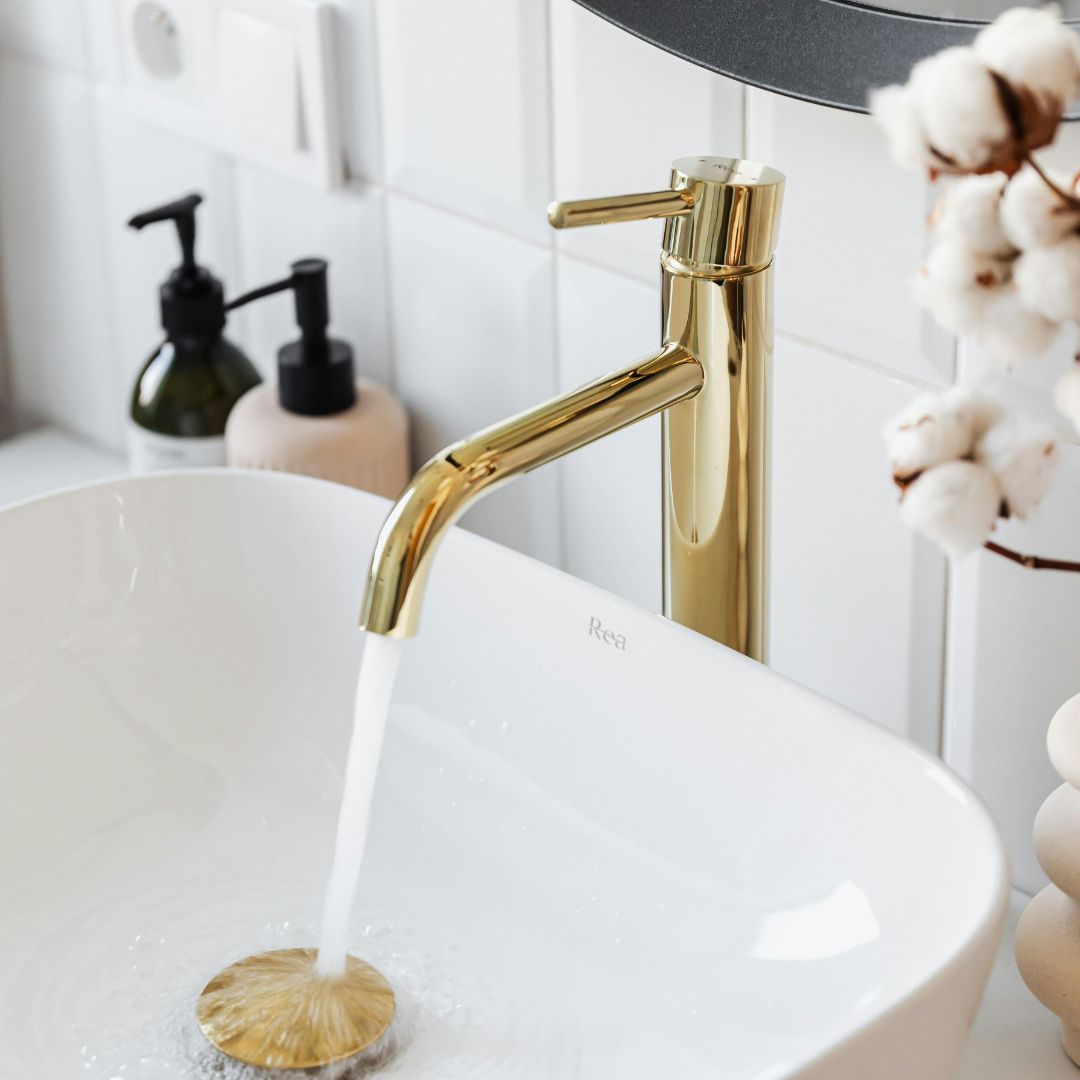 sink running water
