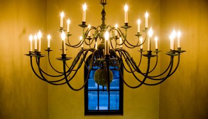 3-909-Chandelier-5ef4dc572a650-1381x790.jpg