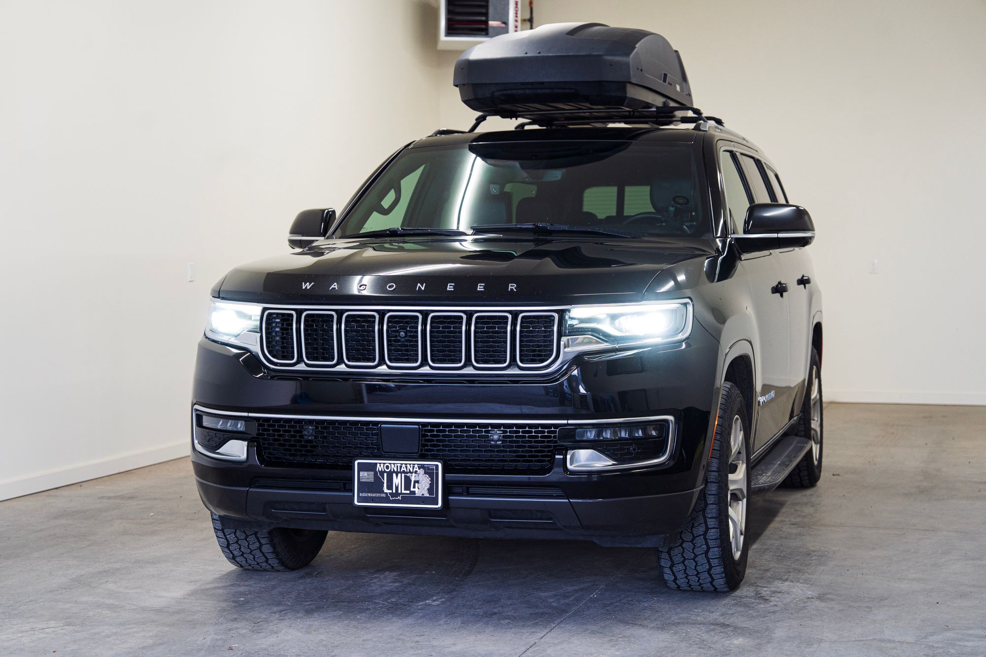 Lone Mounitna Limo Luxery SUV.jpg