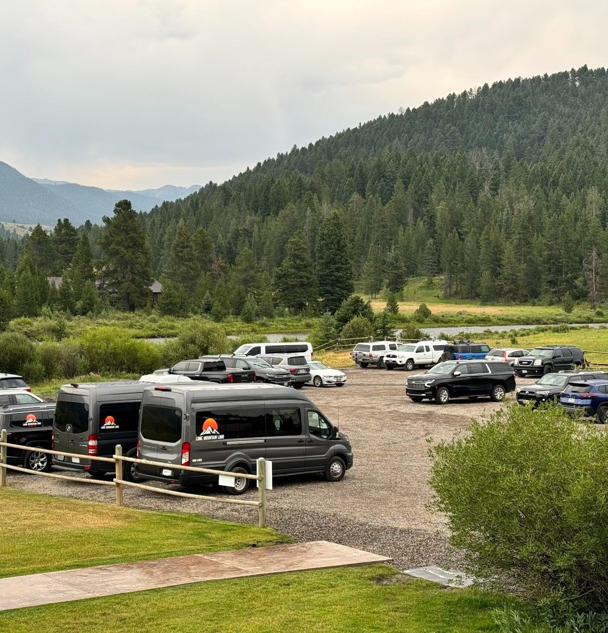 Bozeman Full fleet limo.jpg