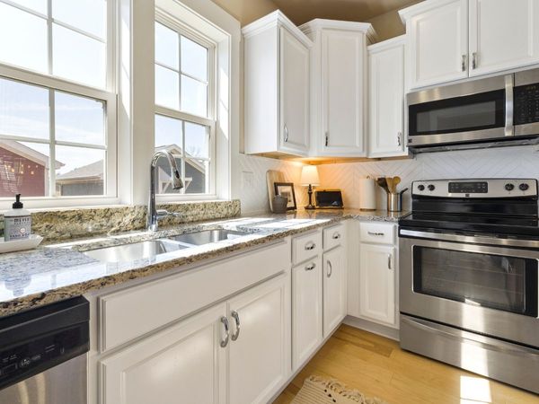 custom kitchen cabinets 
