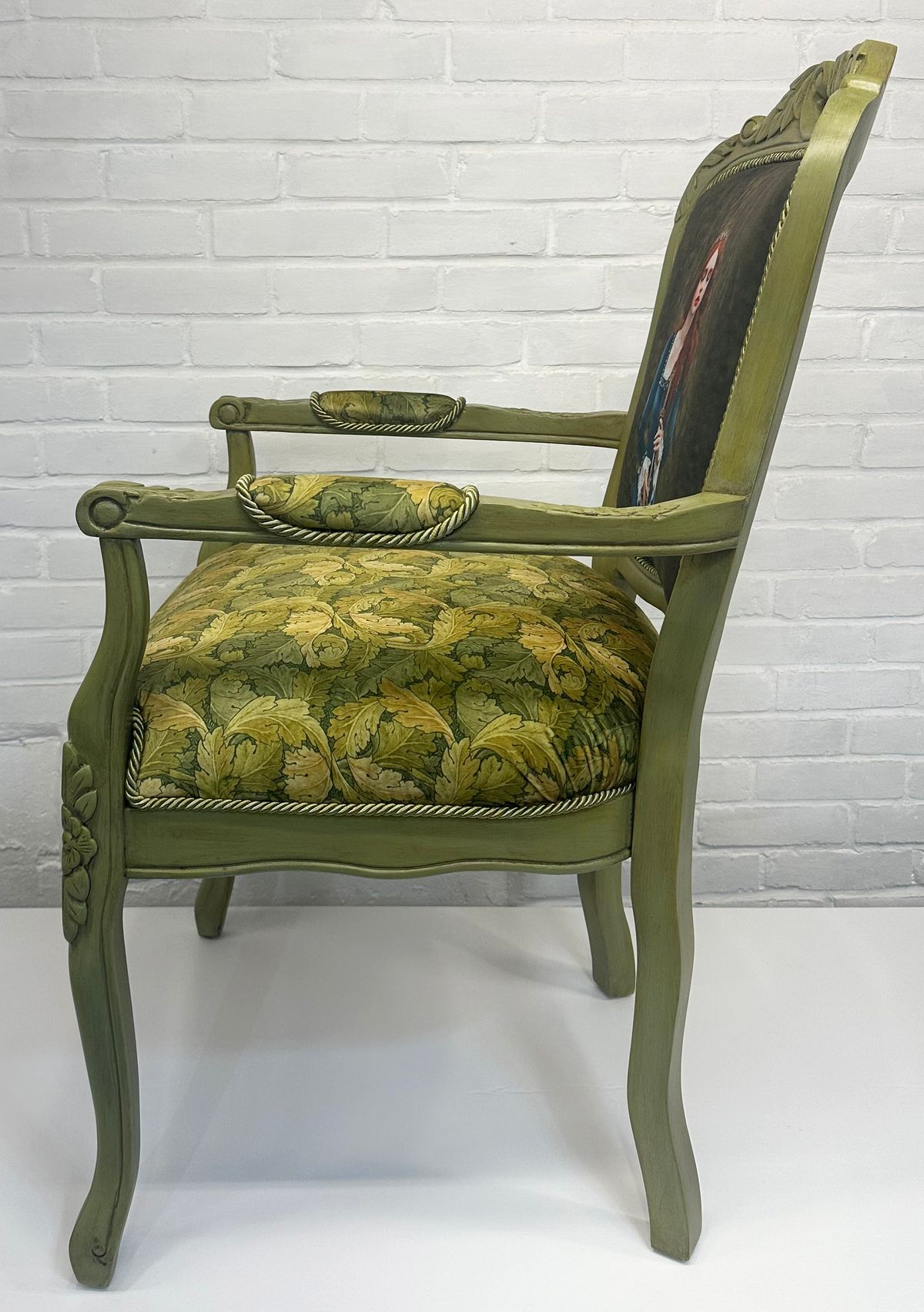 Lady-MacBeth-chair-side-view.jpg