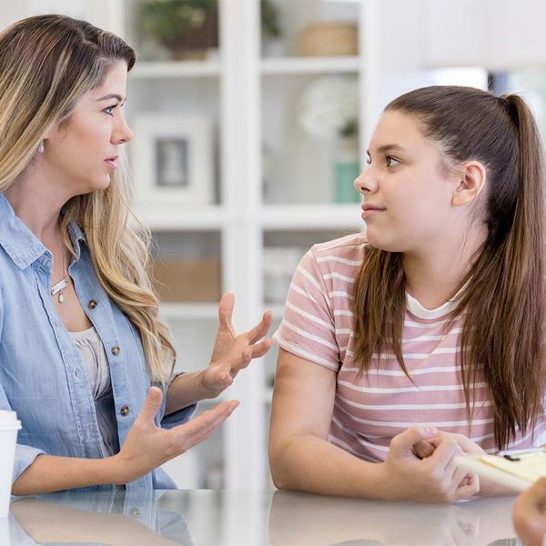 woman speaking with teenage girl