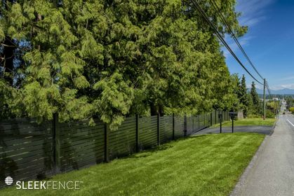 Horizontal-screen-fence-canada-1030x688.jpg