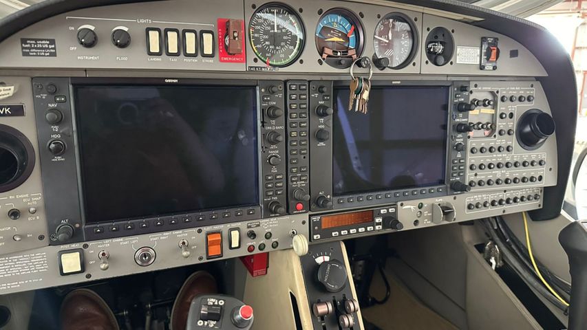Airplane instrument panel