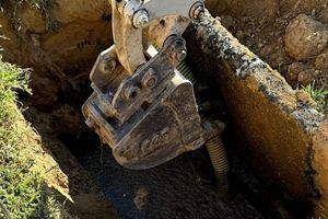 excavator lifting dirt excavator lifting dirt