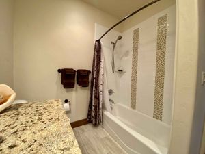 Bathroom 3.jpg