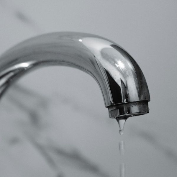 faucet leaking water
