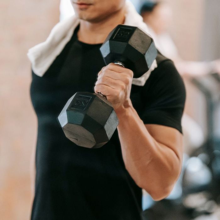 man lifting weights