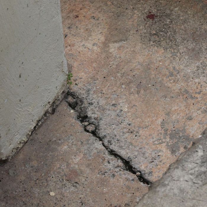 cracked concrete foundation