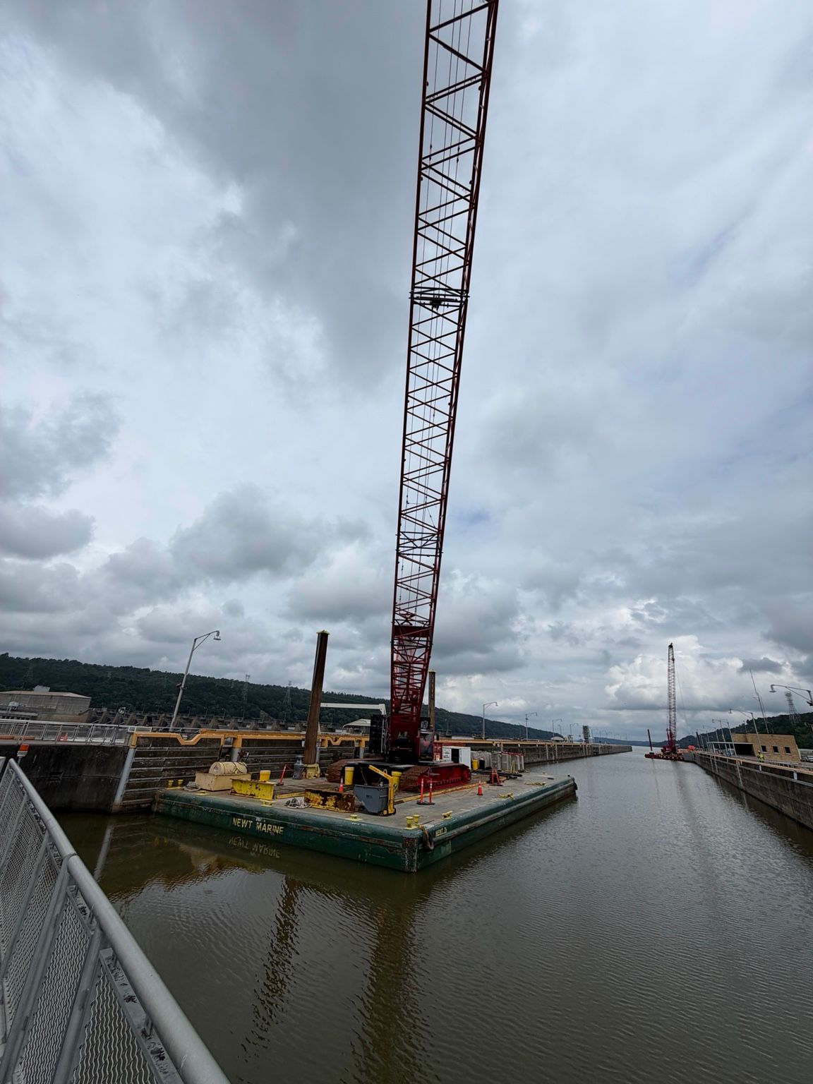 Site-level oversight supporting crane operations, logistics, work sequencing, and safe production. Project-Wide Safety Coordination