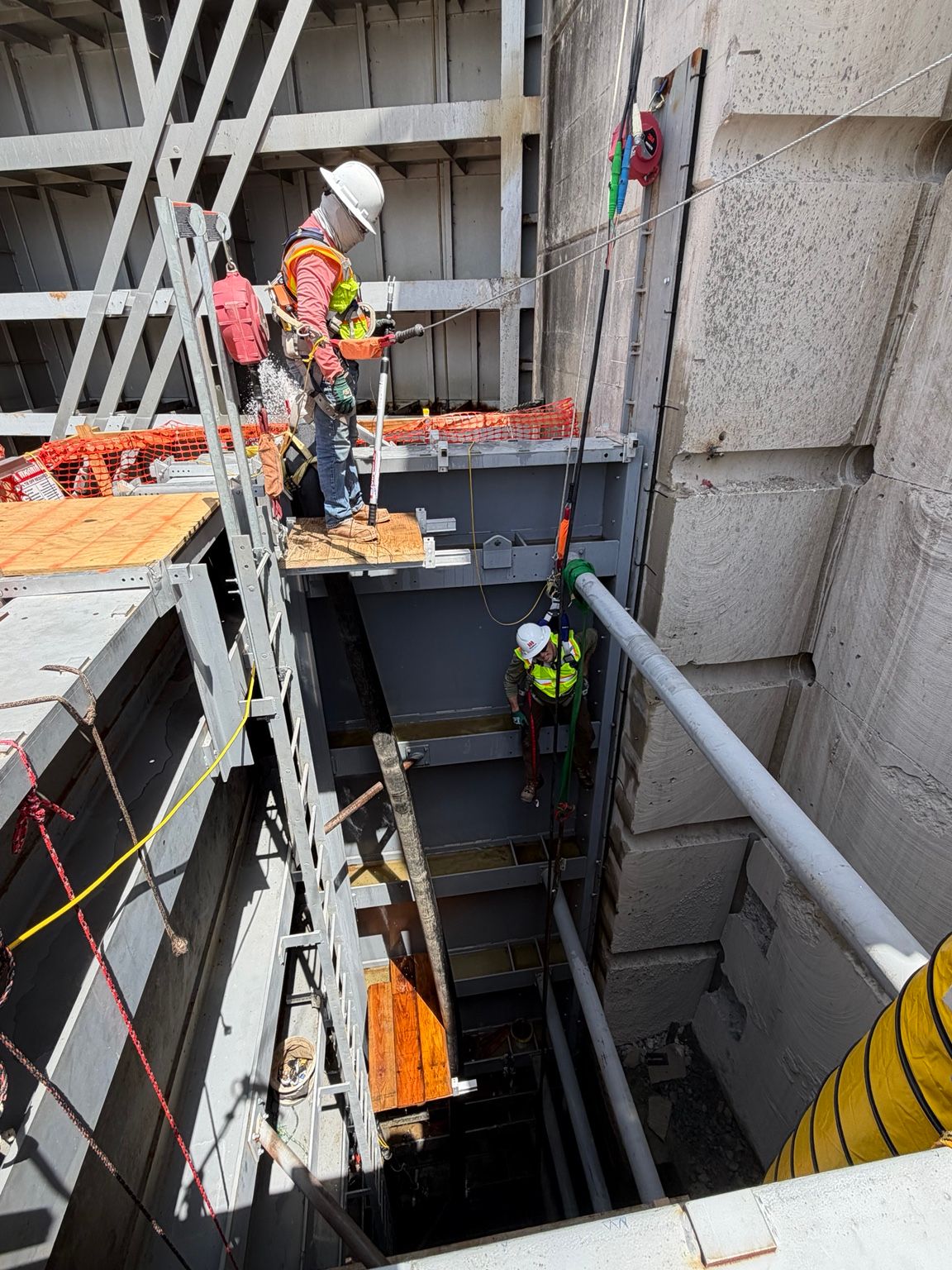 Field demonstration of tie-off methods, lifelines, and controlled access for work at height. Fall-Arrest System Application