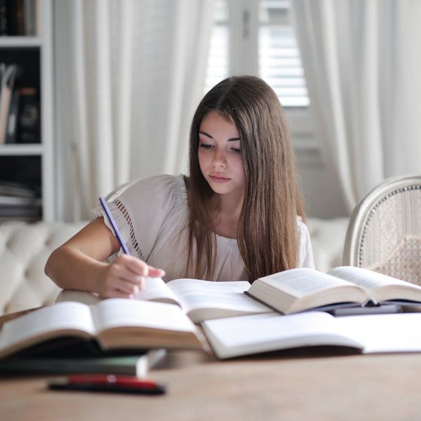 girl using books to study