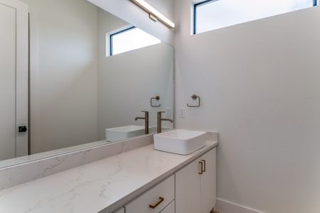 Secondary Bath 1.jpg