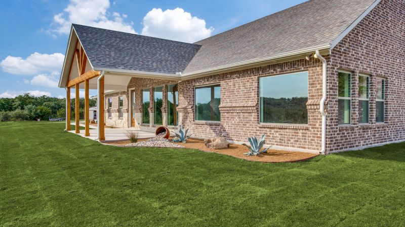 4 Landscaping Tips for Custom Homes - HERO.jpg