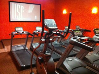 Club Metro USA treadmill room with TV